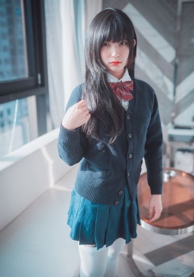 一丝不挂外国美女视频