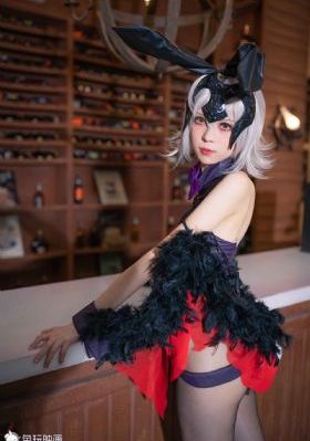 百合h双腿架到桌上c