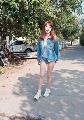 撕开她的蕾丝小内衣强吸乳在线