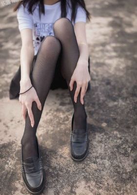 丰满人妻在厨房沦陷