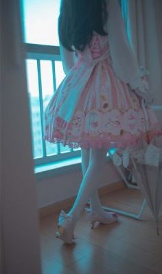 娇妻穿着丝袜被互换